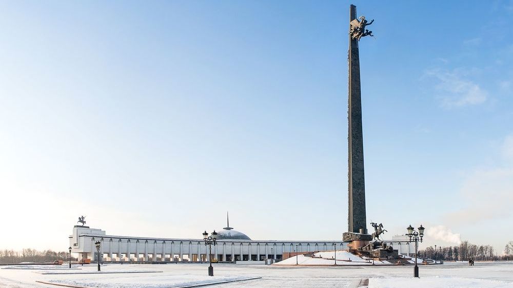 Ruská penzistka smažila vajíčka na věčném ohni památníku